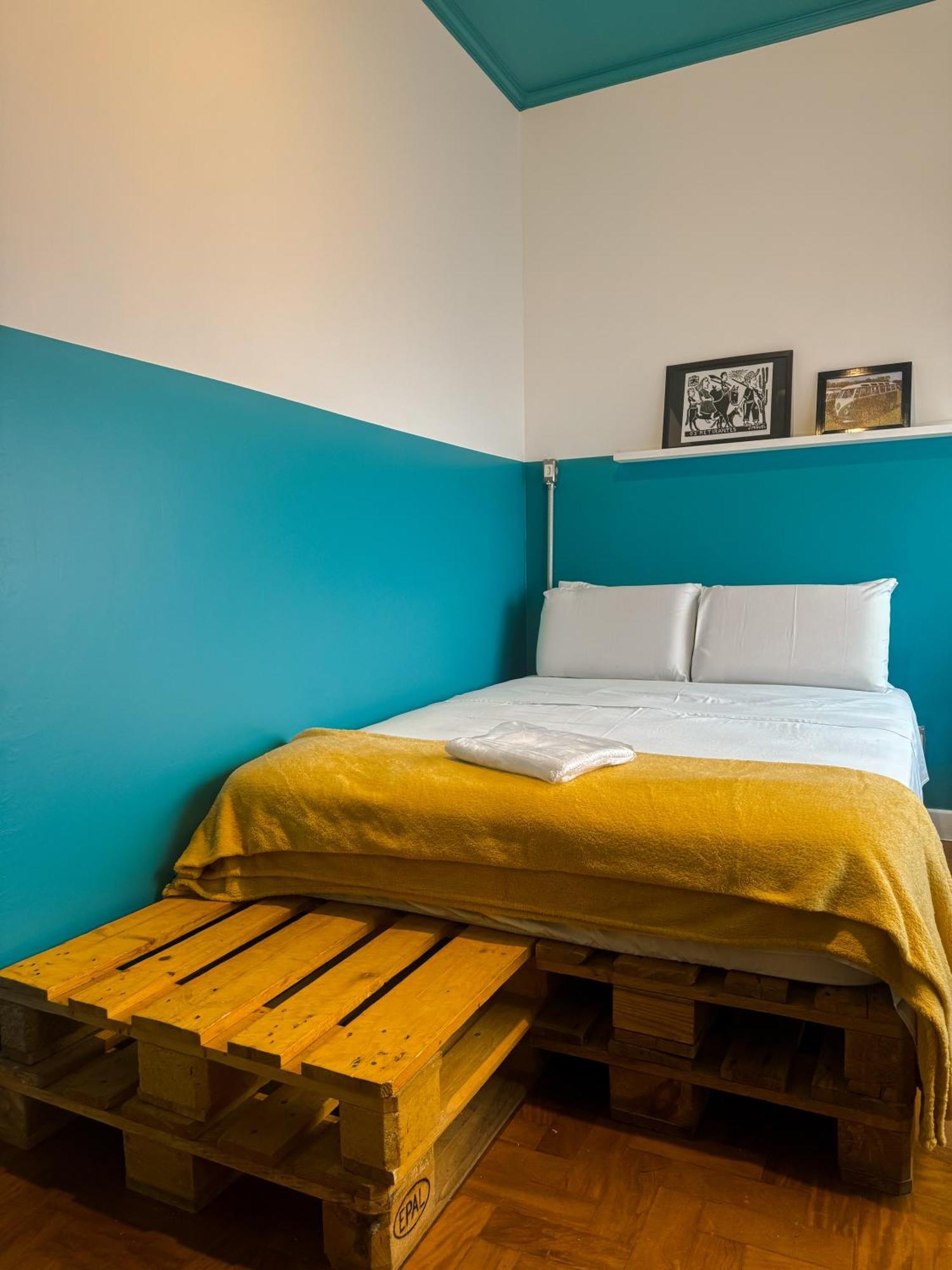 Lamparina Hostel *